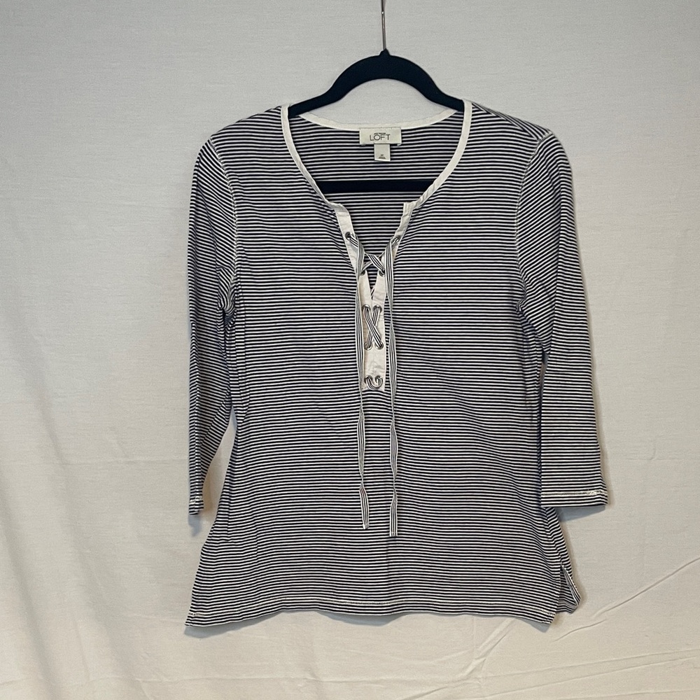 Ann Taylor LOFT nautical navy blue and White Striped v neck. ribbonTie Detail